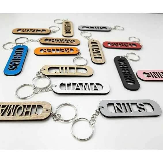 Schlüsselanhänger Name aus MDF Holz - 13 Farben - personalisierte