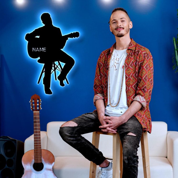 LEON FOLIEN LED Gitarre Junger Mann Acoustic Guitar Player Klassische Musik Nachtlicht personalisierte Geschenk für Sie Ihn mit